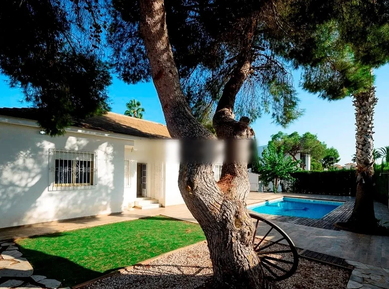 Villa de tres dormitorios 177 m² Dehesa de Campoamor, Španjolska