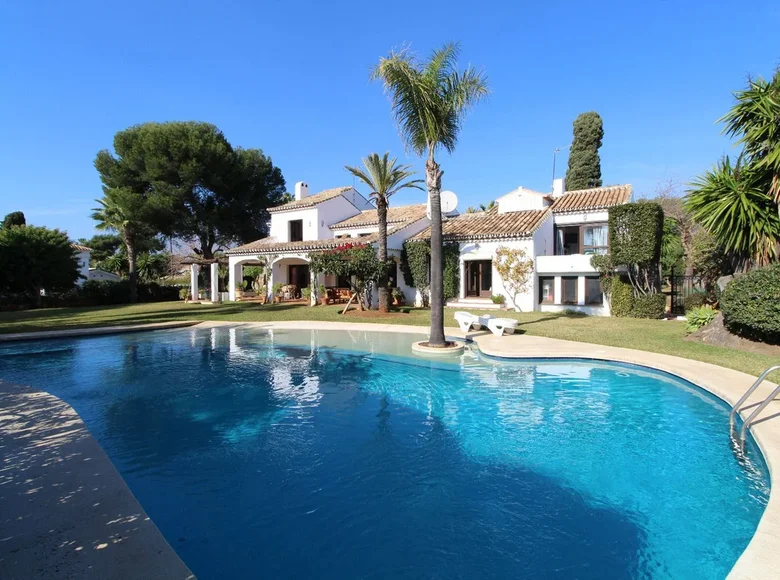4-Schlafzimmer-Villa 400 m² Madrid, Spanien