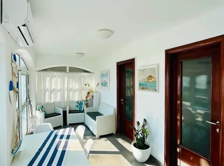 Apartamento 3 habitaciones 80 m² en Sveti Stefan, Montenegro