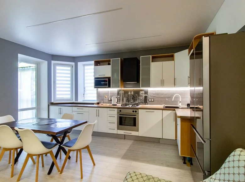 Cottage 200 m² Kalodziscanski sielski Saviet, Belarus