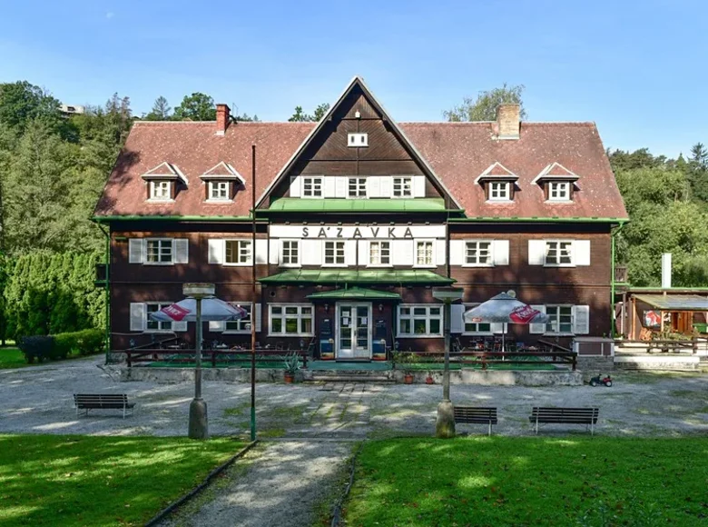 Apartment 1 000 m² Lsteni, Czech Republic