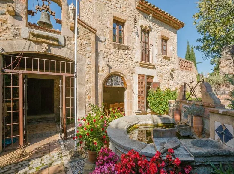 4 bedroom Villa 450 m² Camallera, Spain