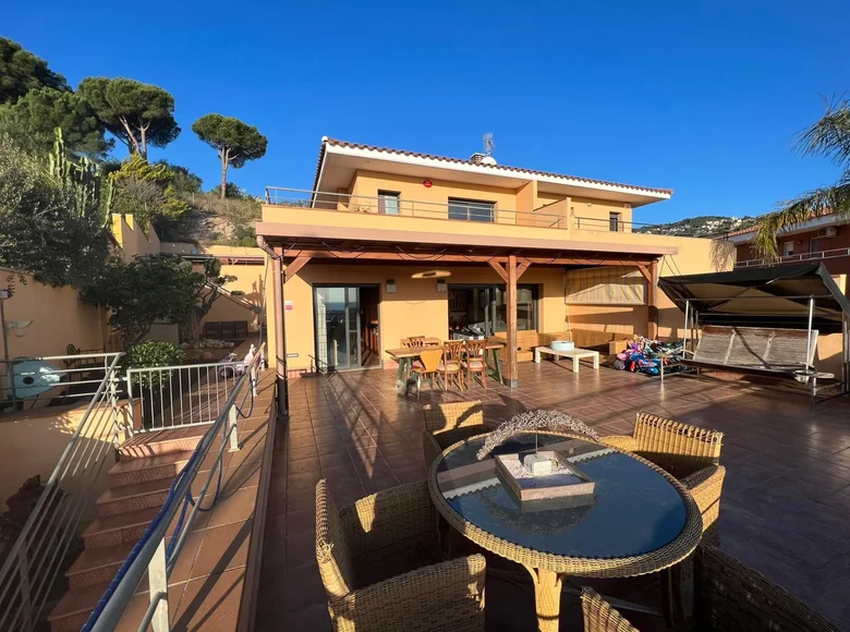 Willa 4 pokoi 283 m² Calella, Hiszpania