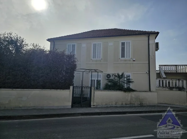 Villa 4 chambres 325 m² Donja Lastva, Monténégro