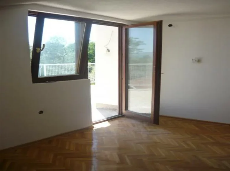 Casa 7 habitaciones 200 m² Tivat, Montenegro