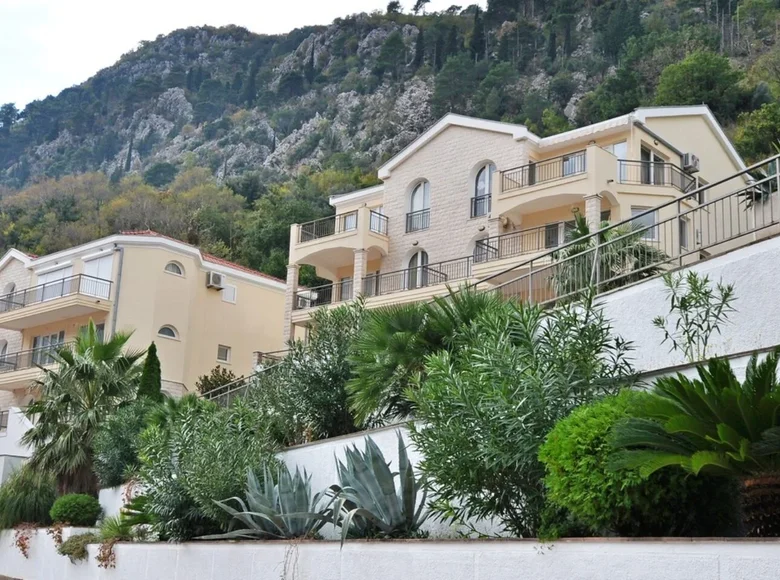 2 bedroom apartment 76 m² Muo, Montenegro