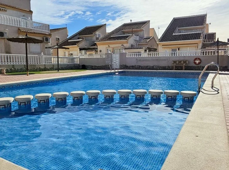 Villa de 2 dormitorios 77 m² Urbanizacion Dona Pepa, Španjolska
