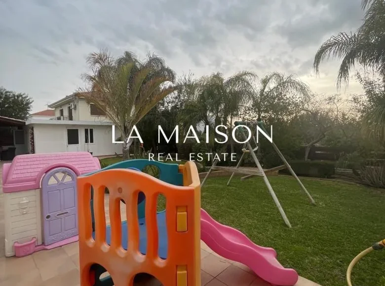 Дом 300 м² Никосия, Кипр