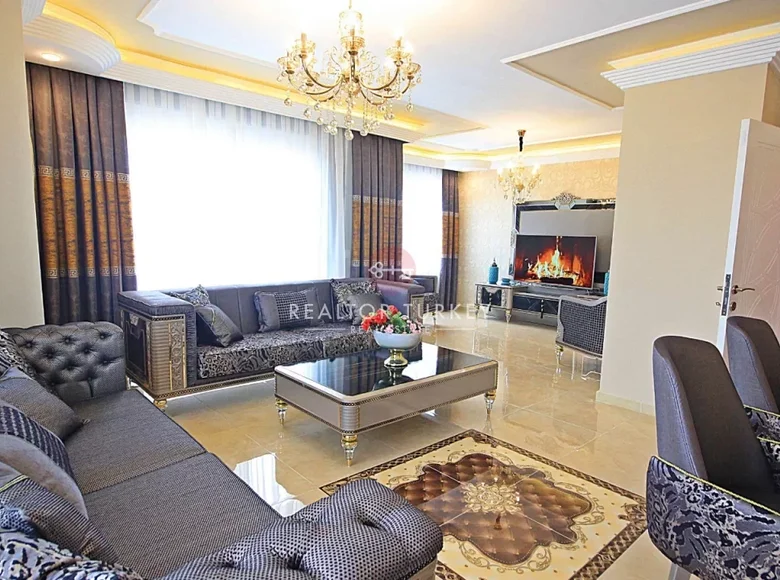 3 bedroom apartment 220 m² Mahmutlar, Turkey