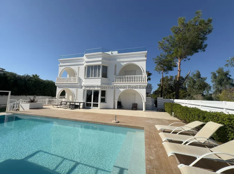 6-Schlafzimmer-Villa 300 m² Peyia, Zypern