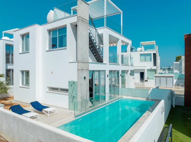 5 bedroom house 175 m² in Paralimni, Cyprus