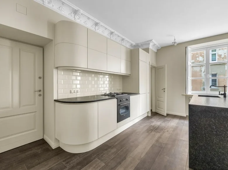 Propiedad comercial 5 habitaciones 164 m² en Varsovia, Polonia