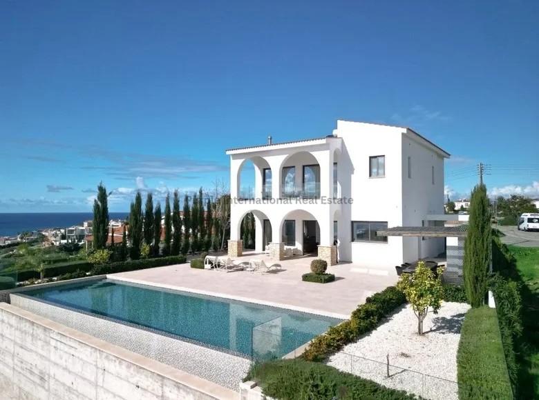 3-Schlafzimmer-Villa 300 m² Peyia, Zypern