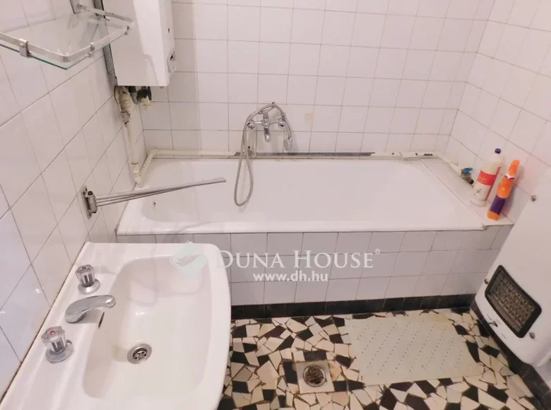 Apartment 1 bathroom 82 m² in Great Plain and North, All countries