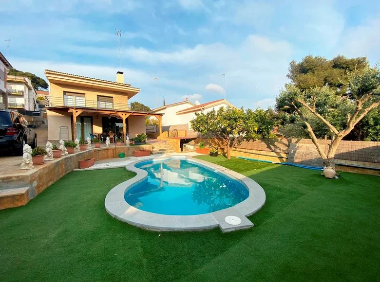 4 bedroom Villa 90 m² Castelldefels, Spain