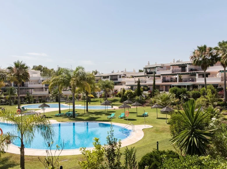 Mieszkanie 2 pokoi 128 m² Marbella, Hiszpania