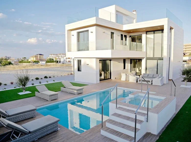 Villa de tres dormitorios 190 m² Dehesa de Campoamor, Španjolska