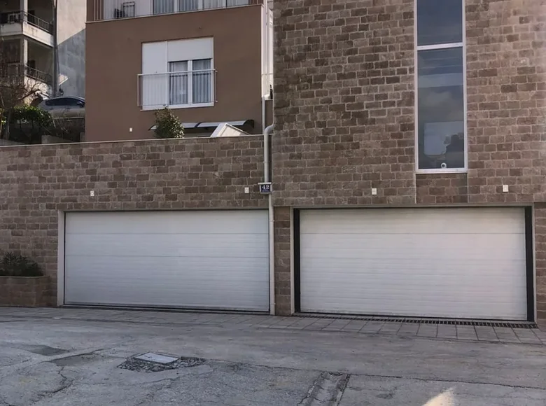 Квартира 3 комнаты 120 м² Тиват, Черногория