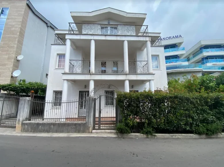 Casa 5 habitaciones 300 m² Budva, Montenegro