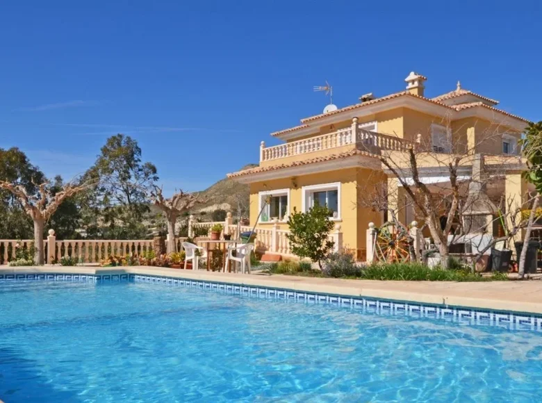 3-Schlafzimmer-Villa 450 m² el Campello, Spanien