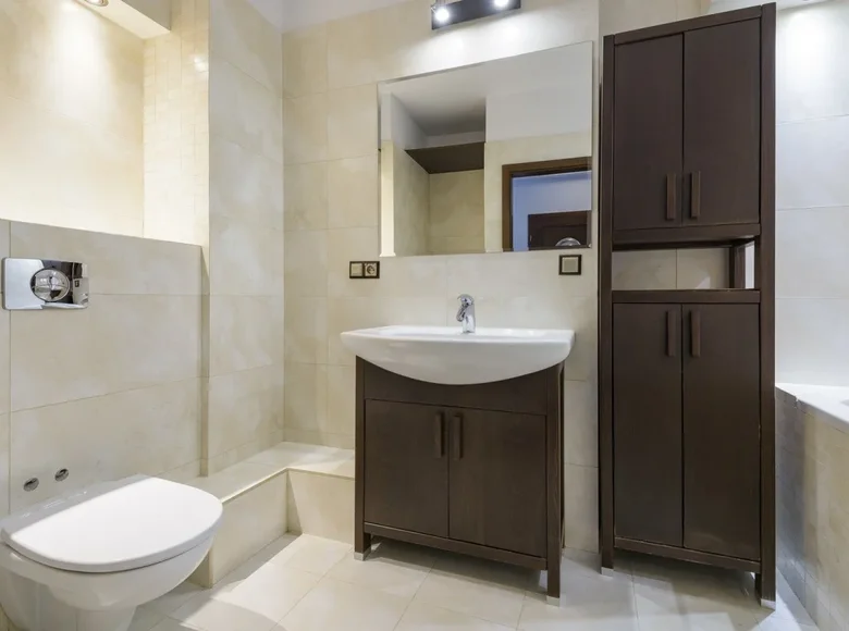 3 room apartment 70 m² in Warsaw, Poland