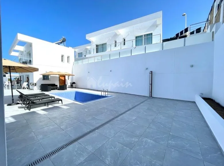 Квартира 3 спальни 200 м² Адехе, Испания