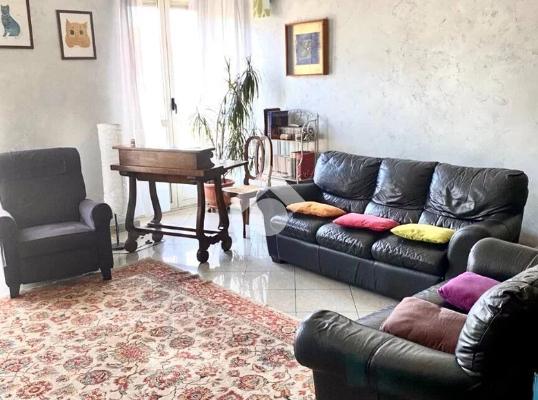 Mieszkanie 5 pokojów 120 m² Turyn, Włochy