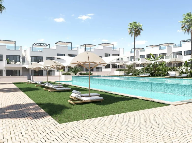 Bungalow de 2 dormitorios 146 m² Torrevieja, Španjolska