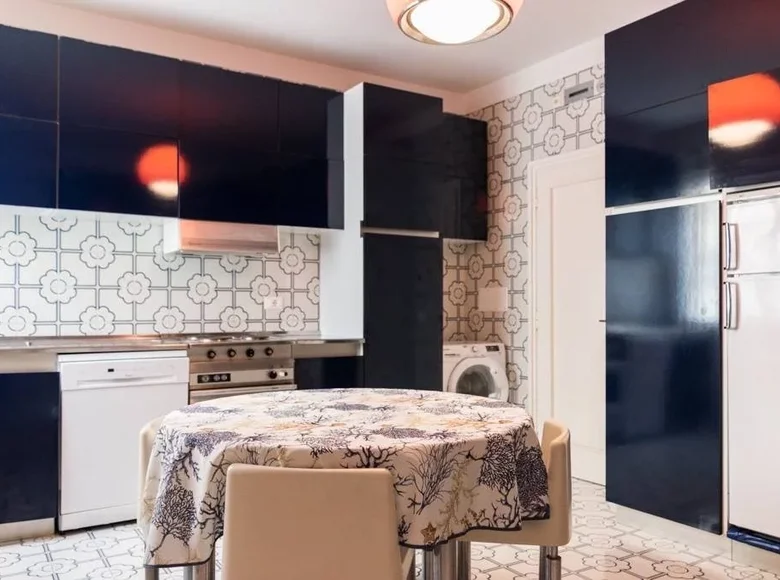 Mieszkanie 4 pokoi 120 m² Sanremo, Włochy