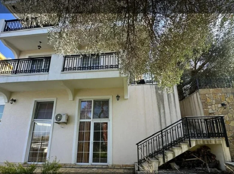 Haus 3 Schlafzimmer 220 m² Tomba, Montenegro