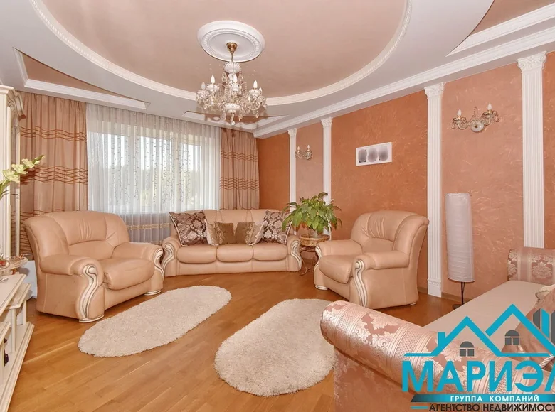 Cottage 381 m² Valiarjanava, Belarus