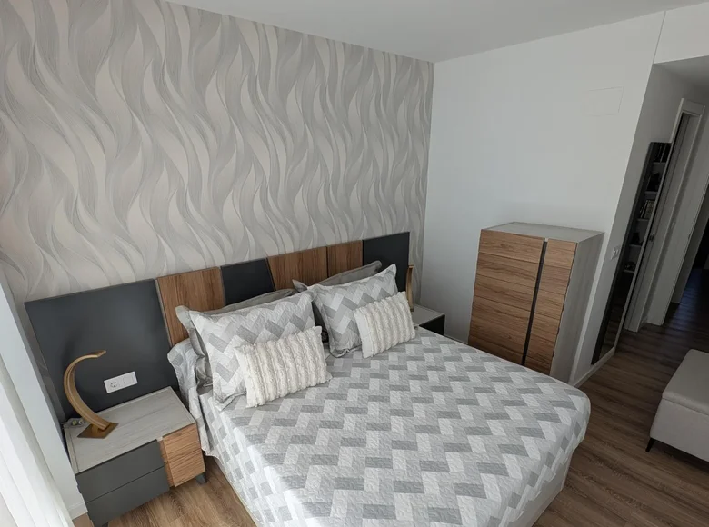 Mieszkanie 5 pokojów  Alicante, Hiszpania