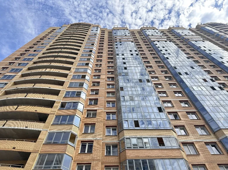 Mieszkanie 2 pokoi 57 m² Murino, Rosja