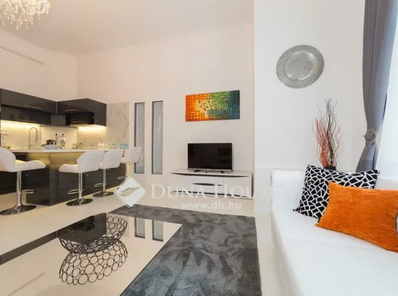 2 bedroom apartment 98 m² Budapest, Hungary