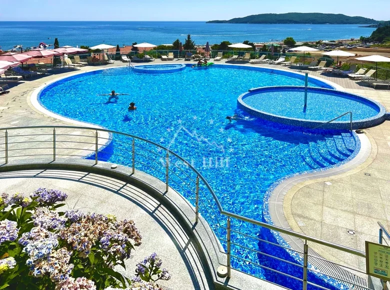 Mieszkanie 2 pokoi 95 m² Becici, Czarnogóra