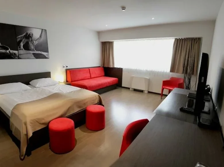 Hotel 1 840 m² en Nova vas, Eslovenia