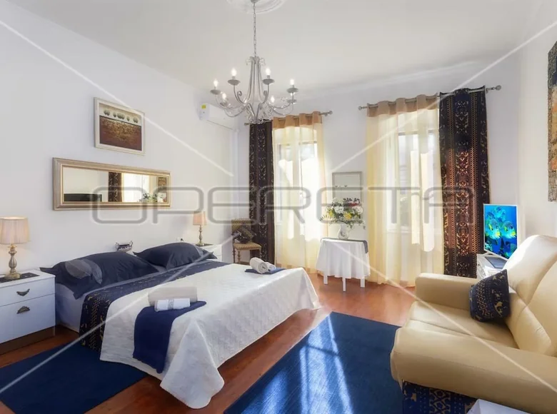 Mieszkanie 4 pokoi 106 m² Grad Split, Chorwacja