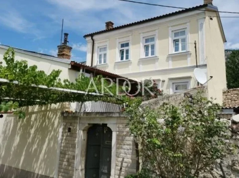 2 bedroom house 220 m² Grizane Belgrad, Croatia