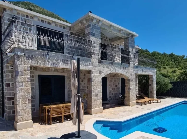 4-Zimmer-Villa 780 m² in Sveti Stefan, Montenegro