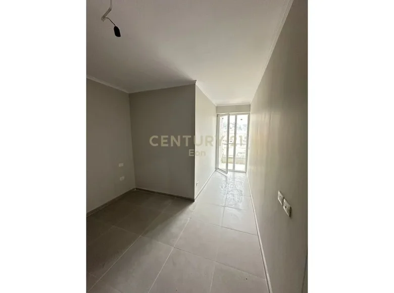 Mieszkanie 3 pokoi 95 m² Bashkia Durres, Albania