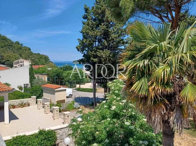 2 bedroom apartment 85 m² Kampor, Croatia