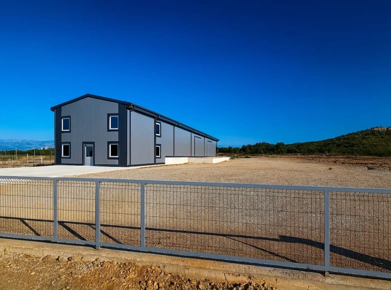 Atterrir  Podgorica, Monténégro