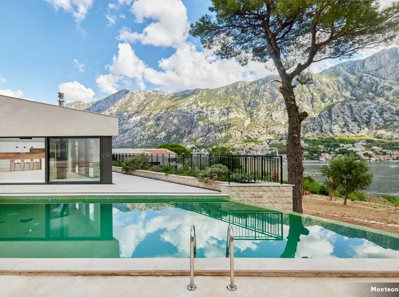 5 bedroom villa 479 m² Prcanj, Montenegro