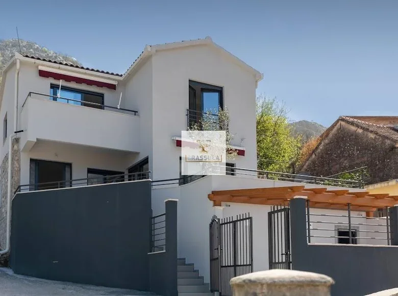 Casa 2 habitaciones 160 m² Skaljari, Montenegro
