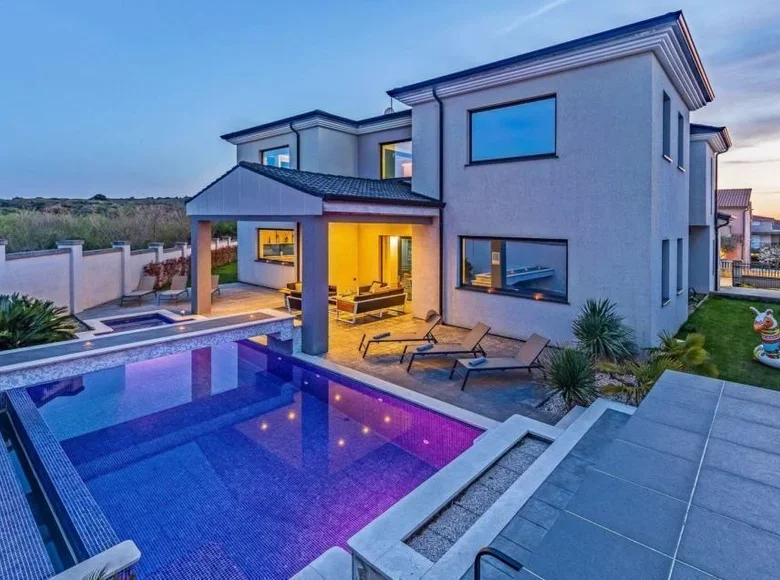 4 bedroom Villa 380 m² Opcina Medulin, Croatia