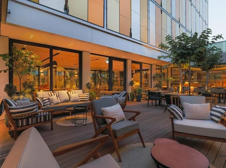 Hotel 1 633 m² in Larnaca, Cyprus