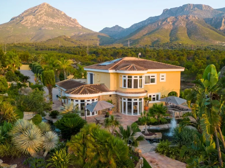 Вилла 7 спален 677 м² Ла-Нусия, Испания