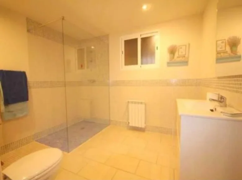 6-Schlafzimmer-Villa 600 m² Javea, Spanien
