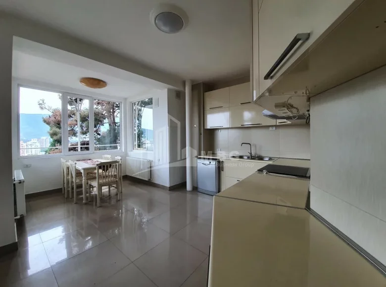 5 room villa 310 m² Tbilisi, Georgia