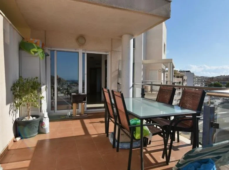 Mieszkanie 3 pokoi 105 m² Malaga, Hiszpania